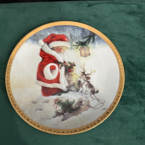 1992 The Hamilton Collection, “ Santa’s Littlest Reindeer “ holiday plate - Picture 2 of 4
